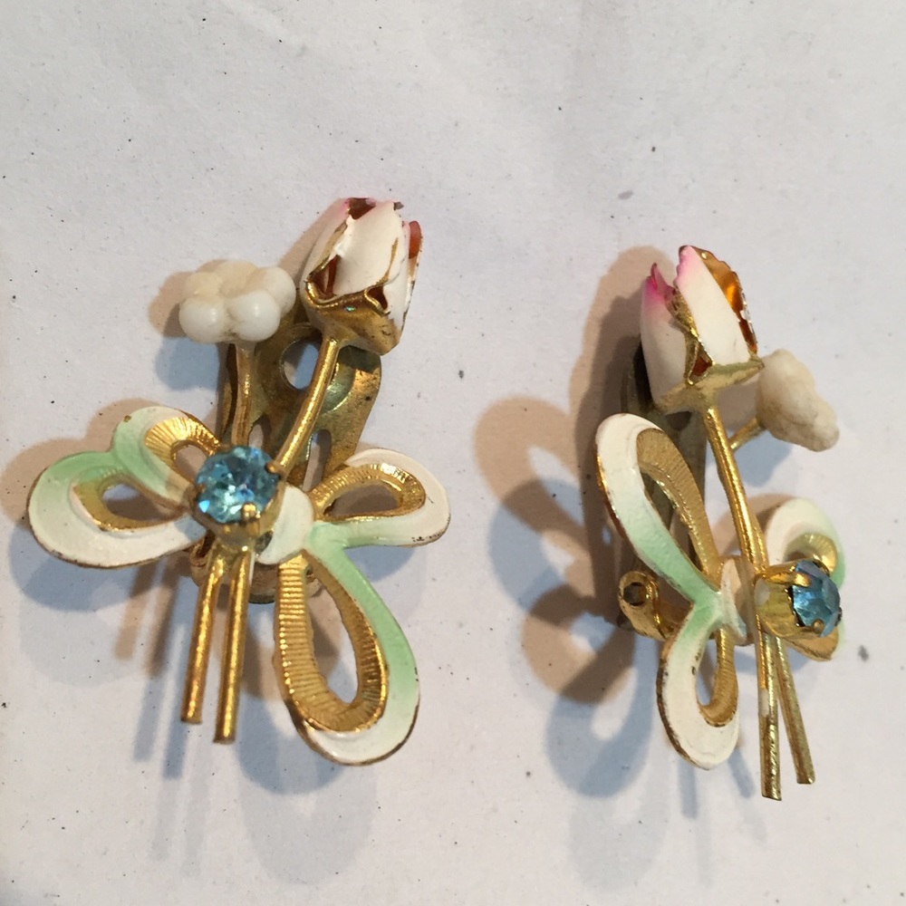 🌵BOGO🌵Vintage floral earrings made in Austria